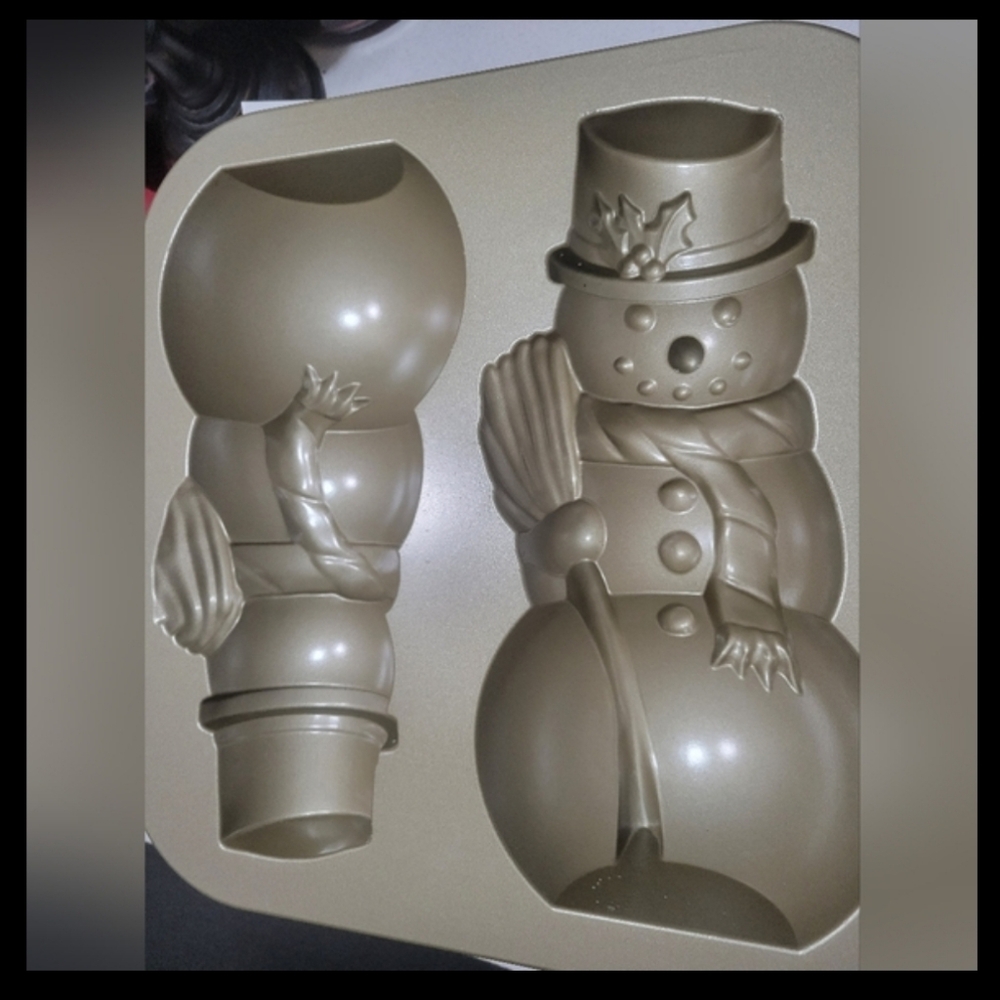 NordicWare Standing Snowman Cake 3D Snowman Cake Abominable Frosty Baking Pan